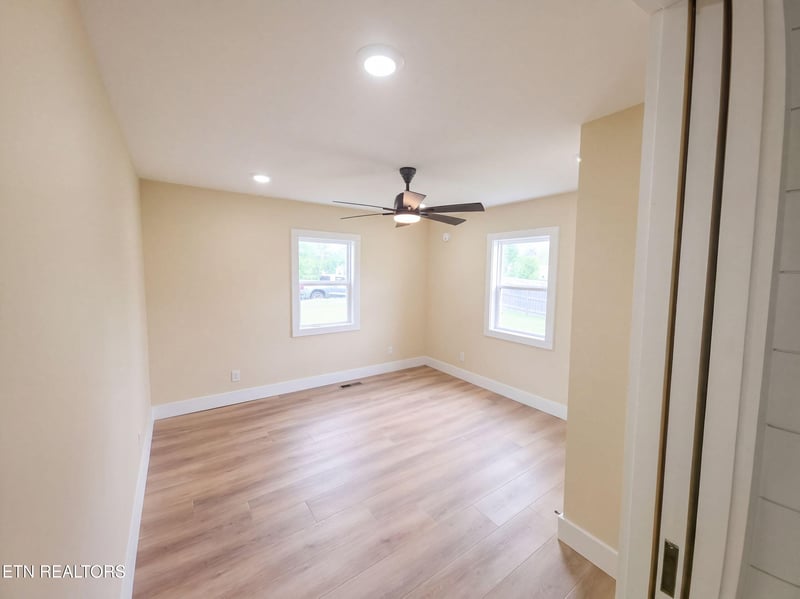576 Stanley St, Oneida, TN 37841