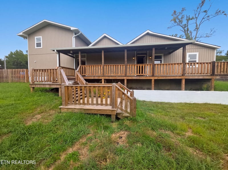 576 Stanley St, Oneida, TN 37841
