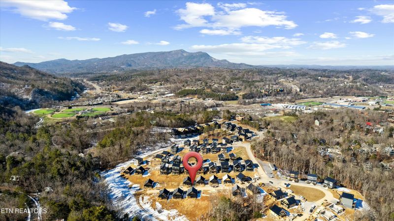 576 Warbonnet Way, Pigeon Forge, TN 37863