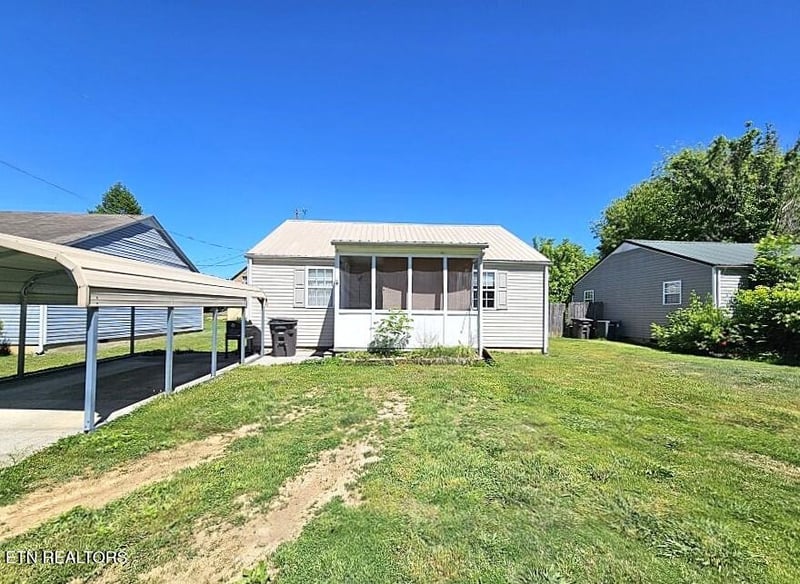 577 Monroe St, Madisonville, TN 37354