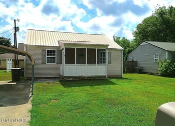 577 Monroe St, Madisonville, TN 37354