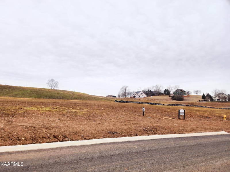 578 Mockingbird Ln, Loudon, TN 37774