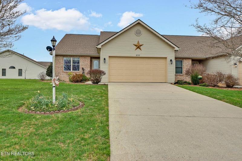 578 Woodgate Dr, Crossville, TN 38571
