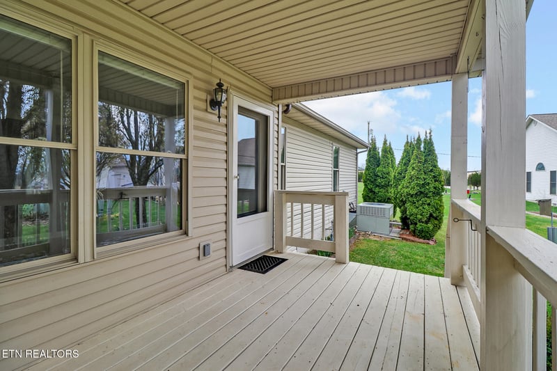578 Woodgate Dr, Crossville, TN 38571
