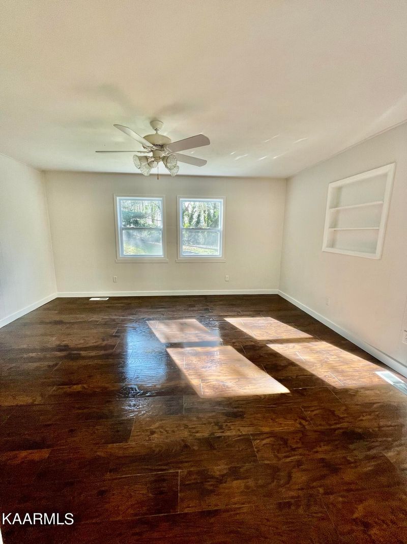 579 Carroll Hollow Rd, Clinton, TN 37716