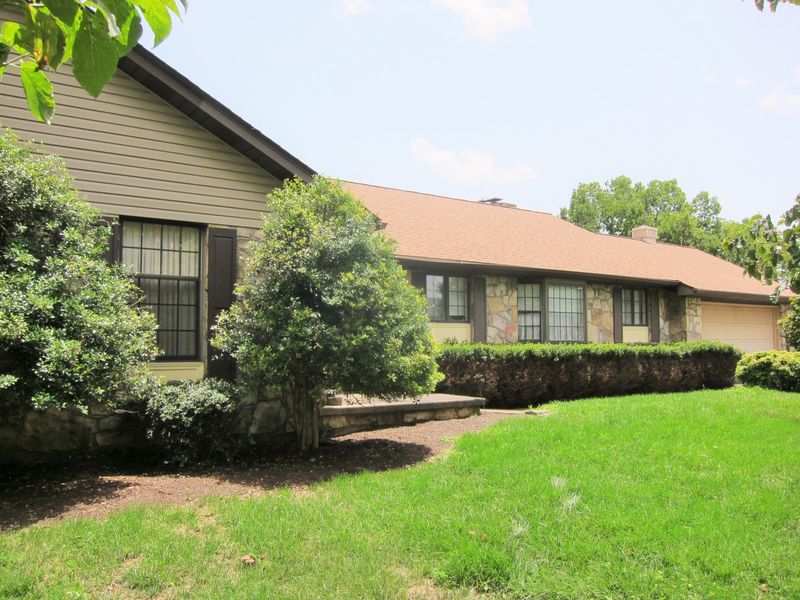 579 Pasteur Pl, Alcoa, TN 37701
