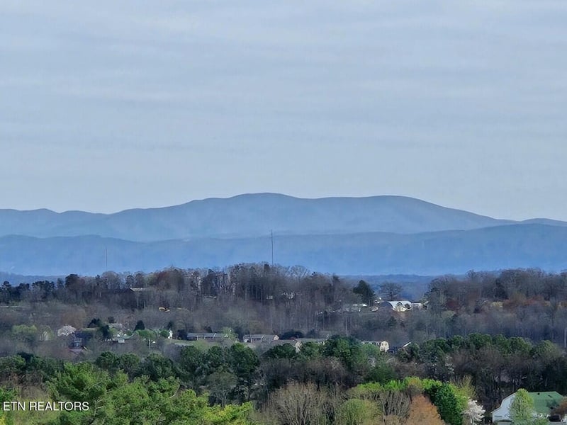 580 Cordova Ln, Lenoir City, TN 37771