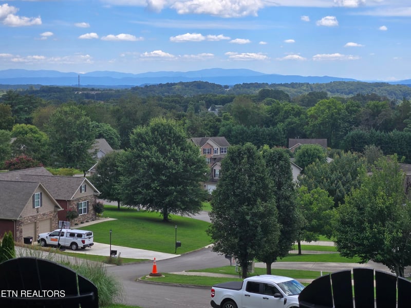 580 Cordova Ln, Lenoir City, TN 37771