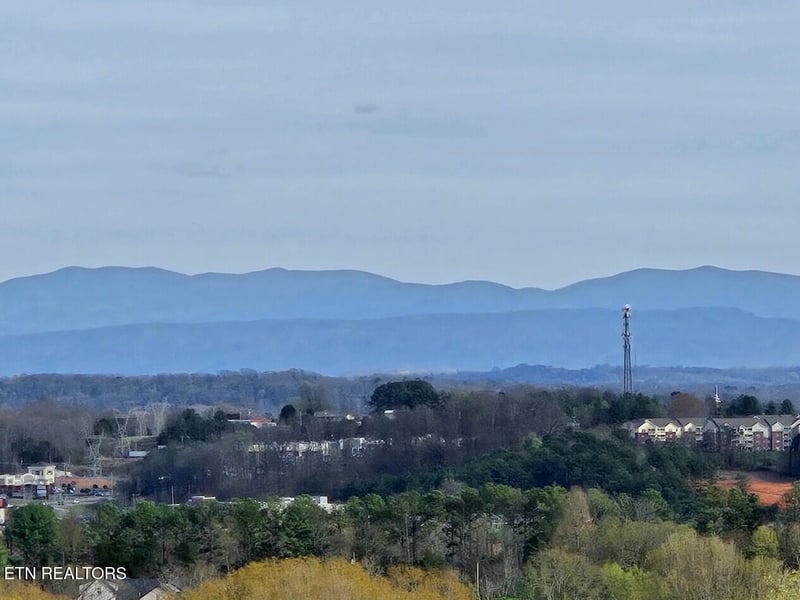 580 Cordova Ln, Lenoir City, TN 37771