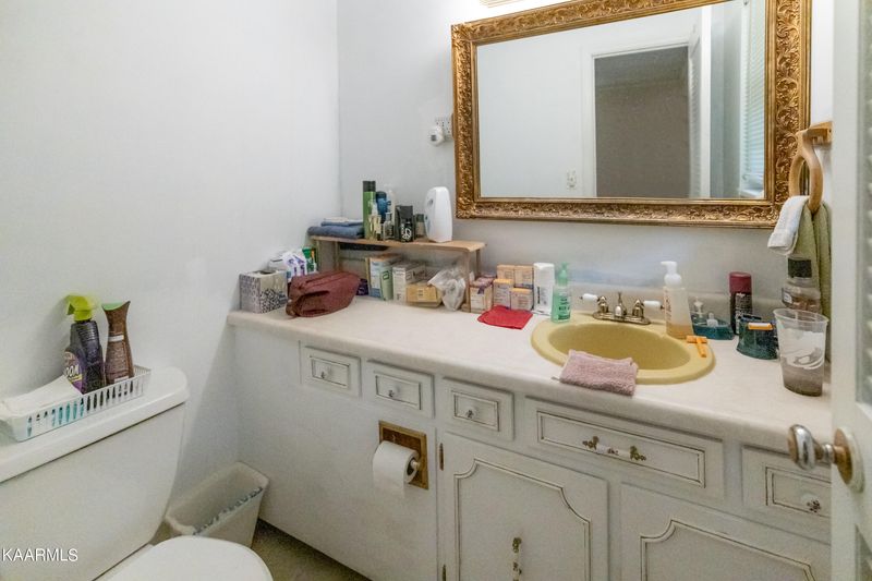 580 W Meadow Rd, Greenback, TN 37742