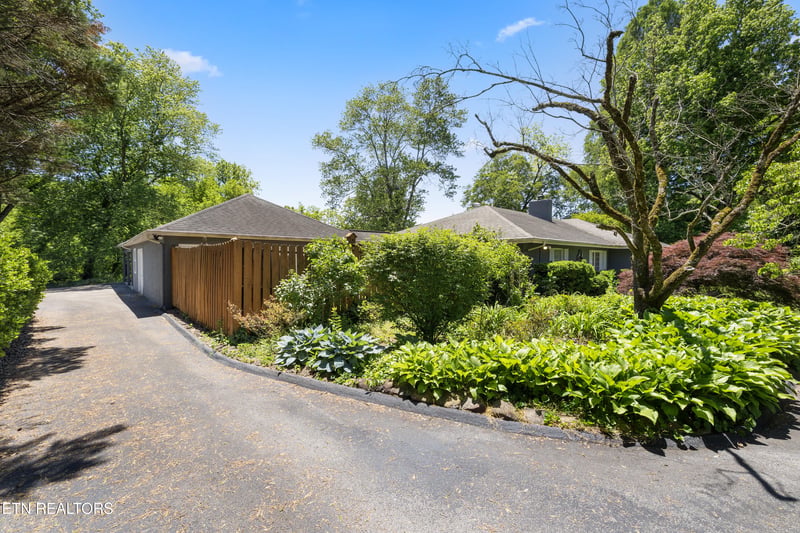 5800 Holston Hills Rd, Knoxville, TN 37914