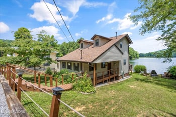 5805 Lakeshore Dr, Tallassee, TN 37878