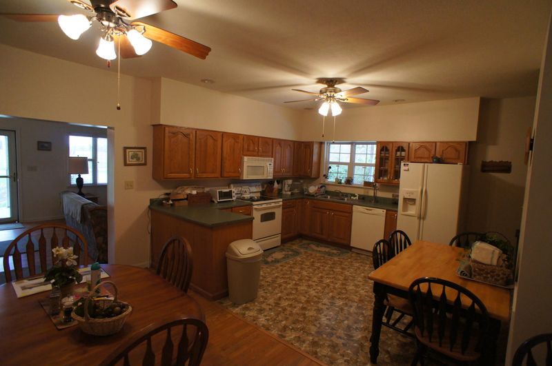 581 Shady Ln, Oneida, TN 37841