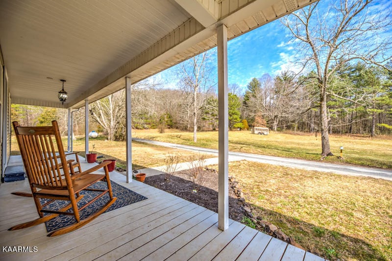 581 Snow Hill Rd, Oakdale, TN 37829
