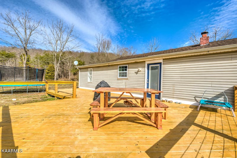 581 Snow Hill Rd, Oakdale, TN 37829