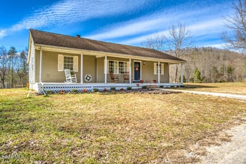 581 Snow Hill Rd, Oakdale, TN 37829