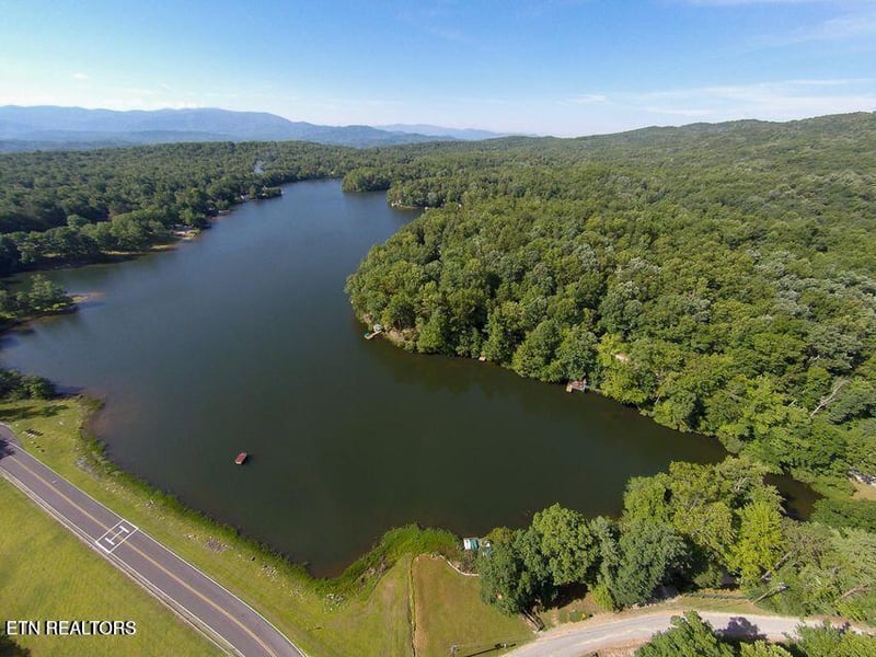 5813 Bobcat Tr, Tallassee, TN 37878
