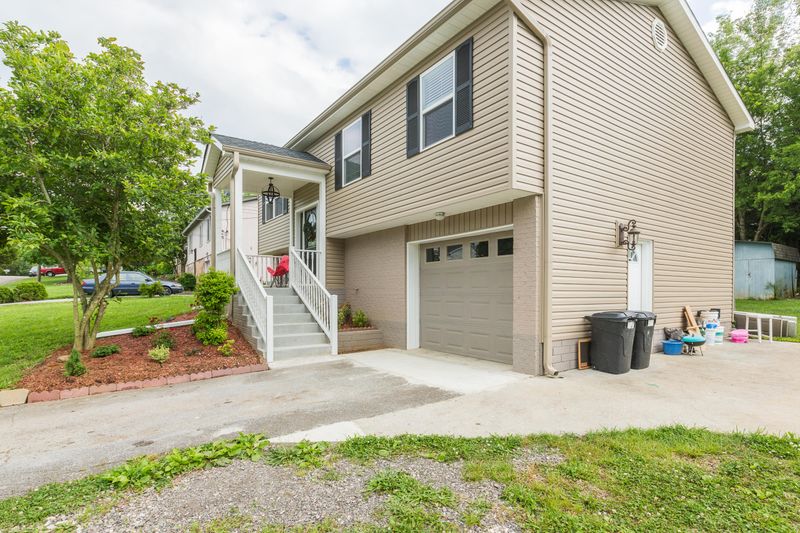 5817 Montina Rd, Knoxville, TN 37912