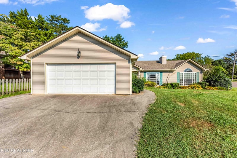 5817 Shelley Dr, Knoxville, TN 37909