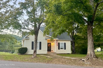 5820 Atkins Rd, Knoxville, TN 37918