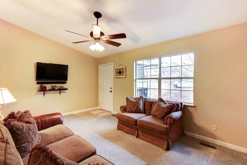 5821 Gray Leaf Cir, Knoxville, TN 37918