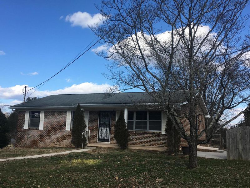 5823 Pepperhill Rd, Knoxville, TN 37921