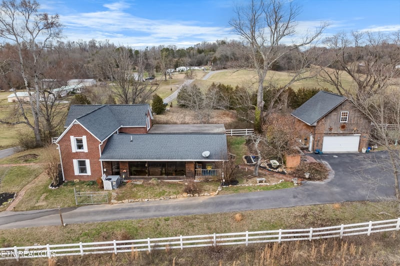 5826 Perry Rd, Knoxville, TN 37914