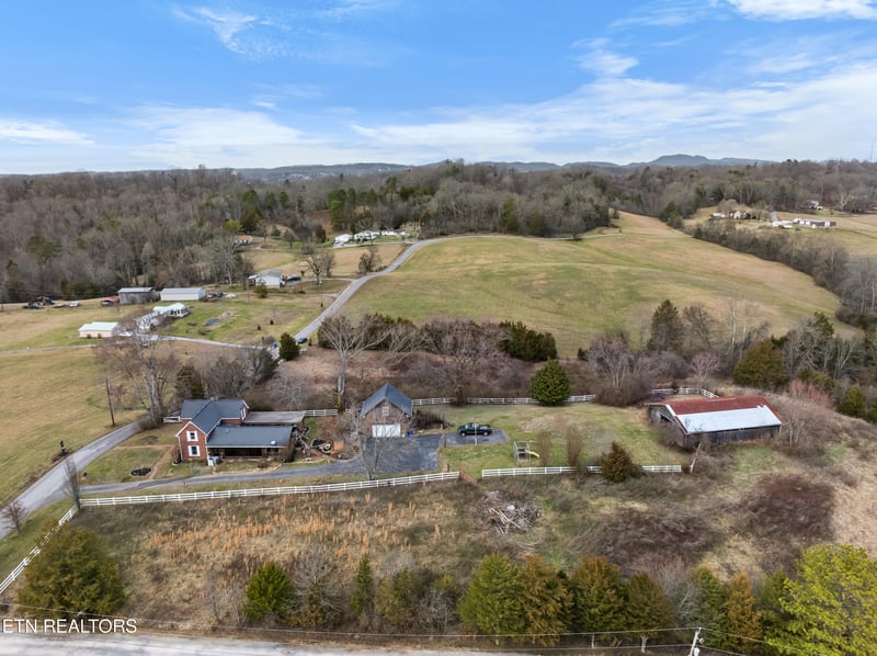 5826 Perry Rd, Knoxville, TN 37914
