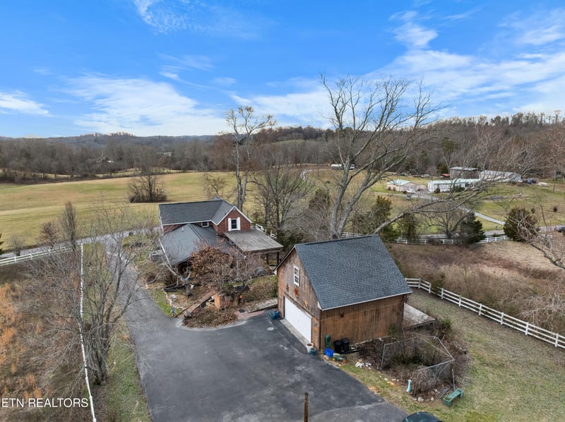 5826 Perry Rd, Knoxville, TN 37914