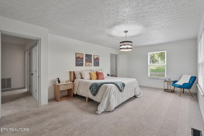 5828 NE Eldridge Rd, Knoxville, TN 37918