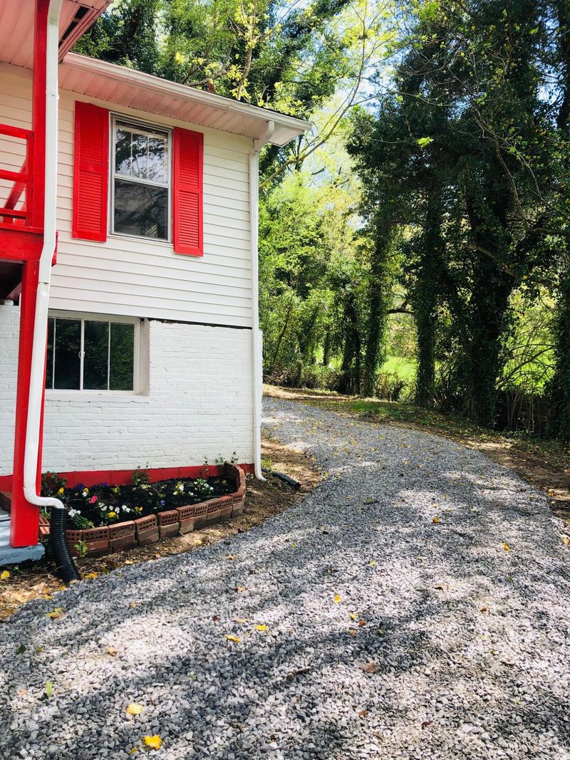 583 Carroll Hollow Road Rd, Clinton, TN 37716