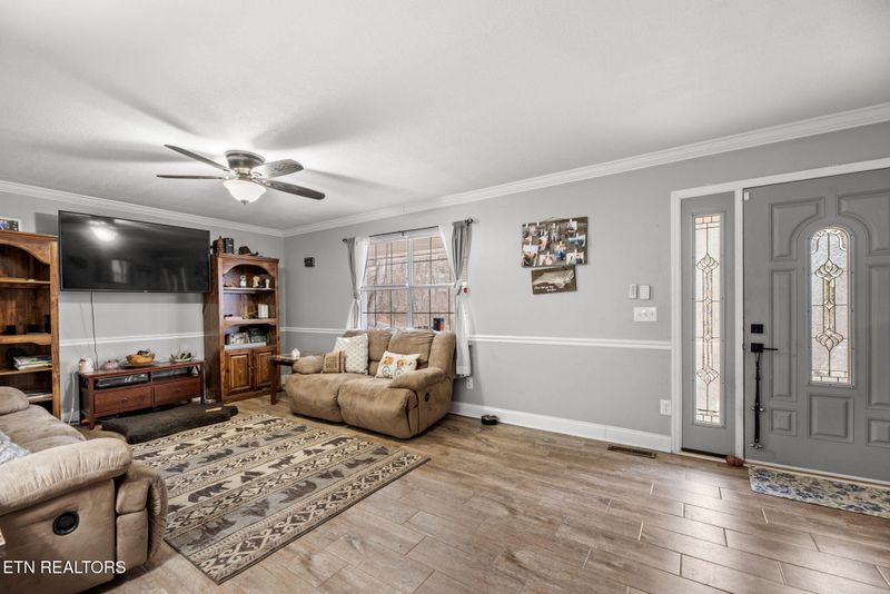583 Hilltop Dr, Jacksboro, TN 37757