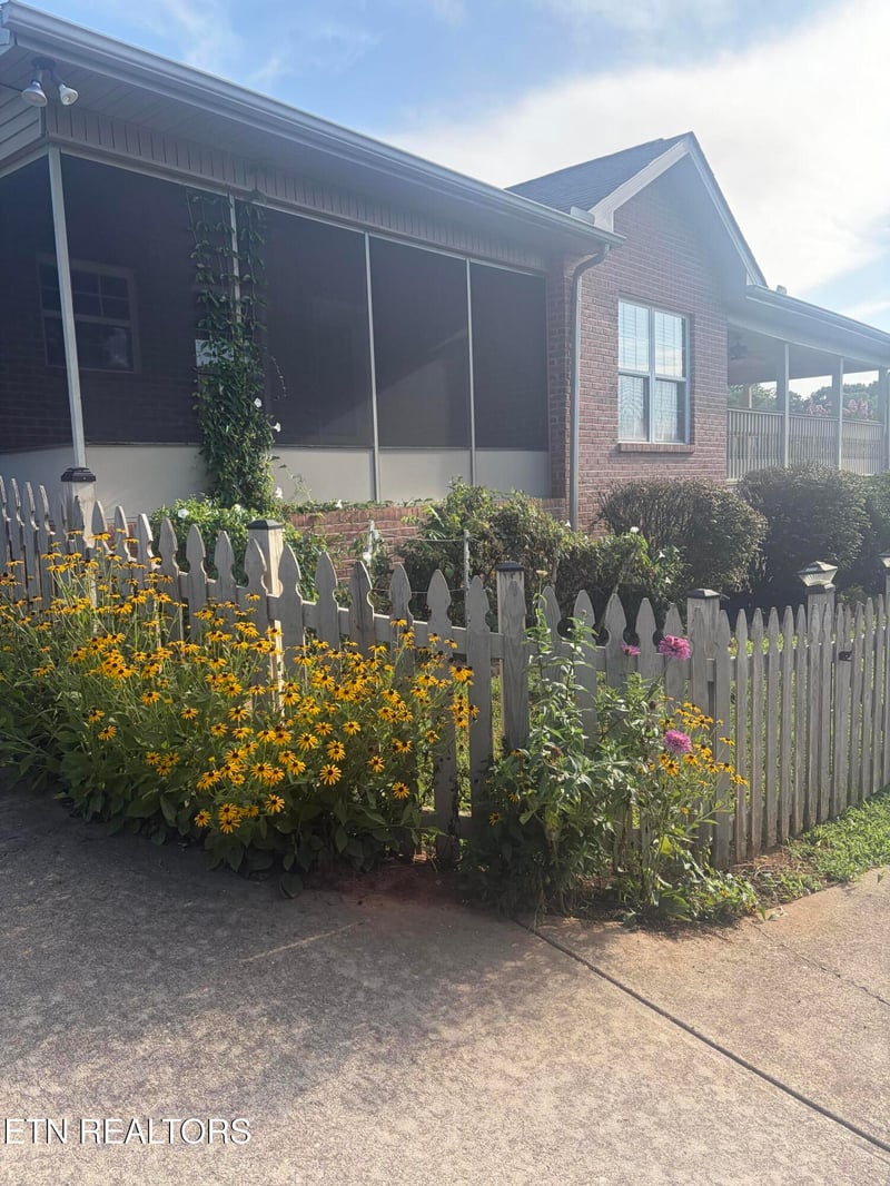 5844 Hutton Ridge Rd, Maryville, TN 37801