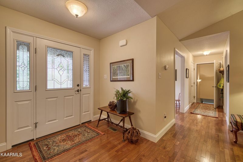 5846 Hutton Ridge Rd, Maryville, TN 37801