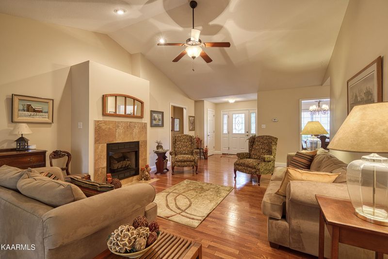 5846 Hutton Ridge Rd, Maryville, TN 37801