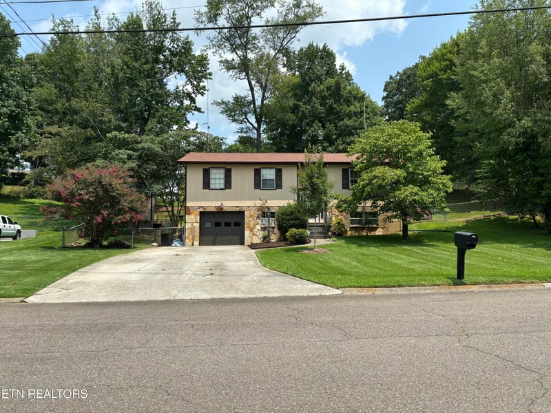 5848 Outer Dr, Knoxville, TN 37921