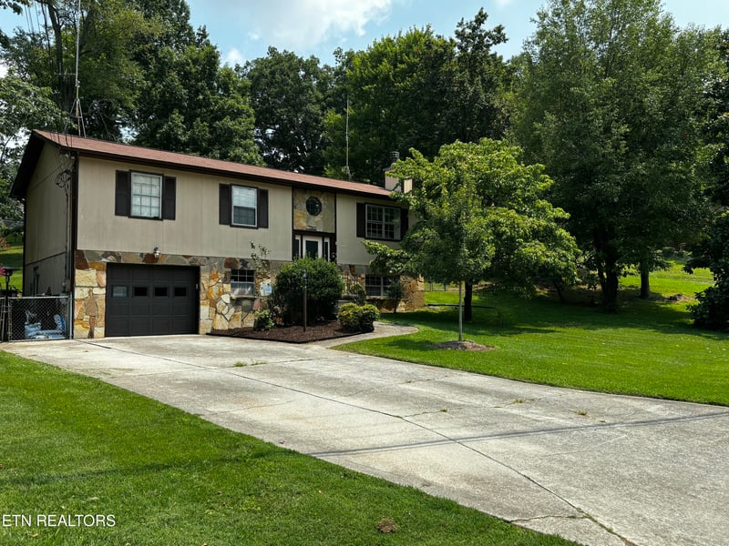 5848 Outer Dr, Knoxville, TN 37921