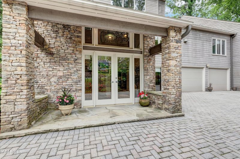 586 Arrowhead Tr, Knoxville, TN 37919