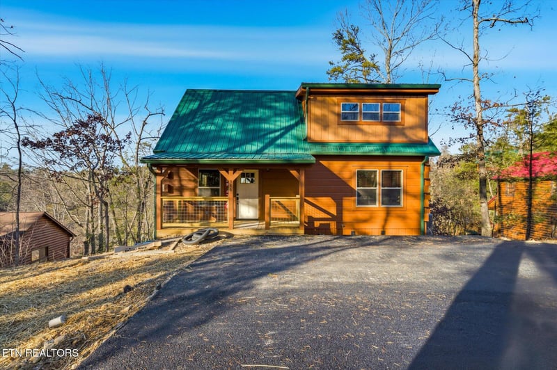 586 Chickasaw Gap Way, Pigeon Forge, TN 37863