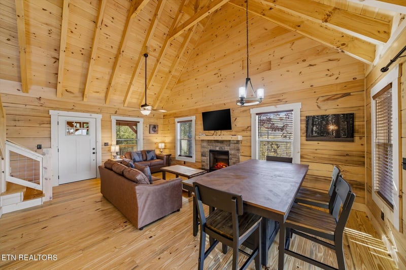 586 Chickasaw Gap Way, Pigeon Forge, TN 37863