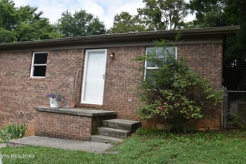586 Randolph Dr, Morristown, TN 37813