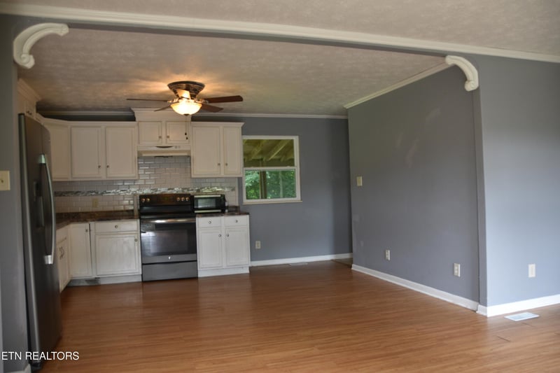 586 Randolph Dr, Morristown, TN 37813
