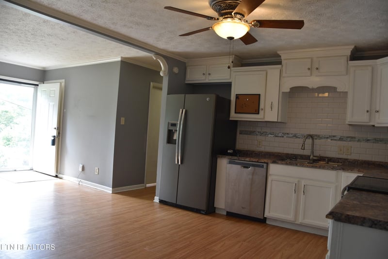 586 Randolph Dr, Morristown, TN 37813