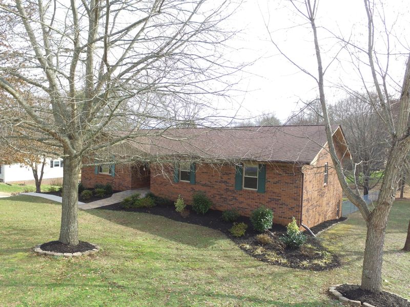 5865 Chestnut Oak Dr, Morristown, TN 37814