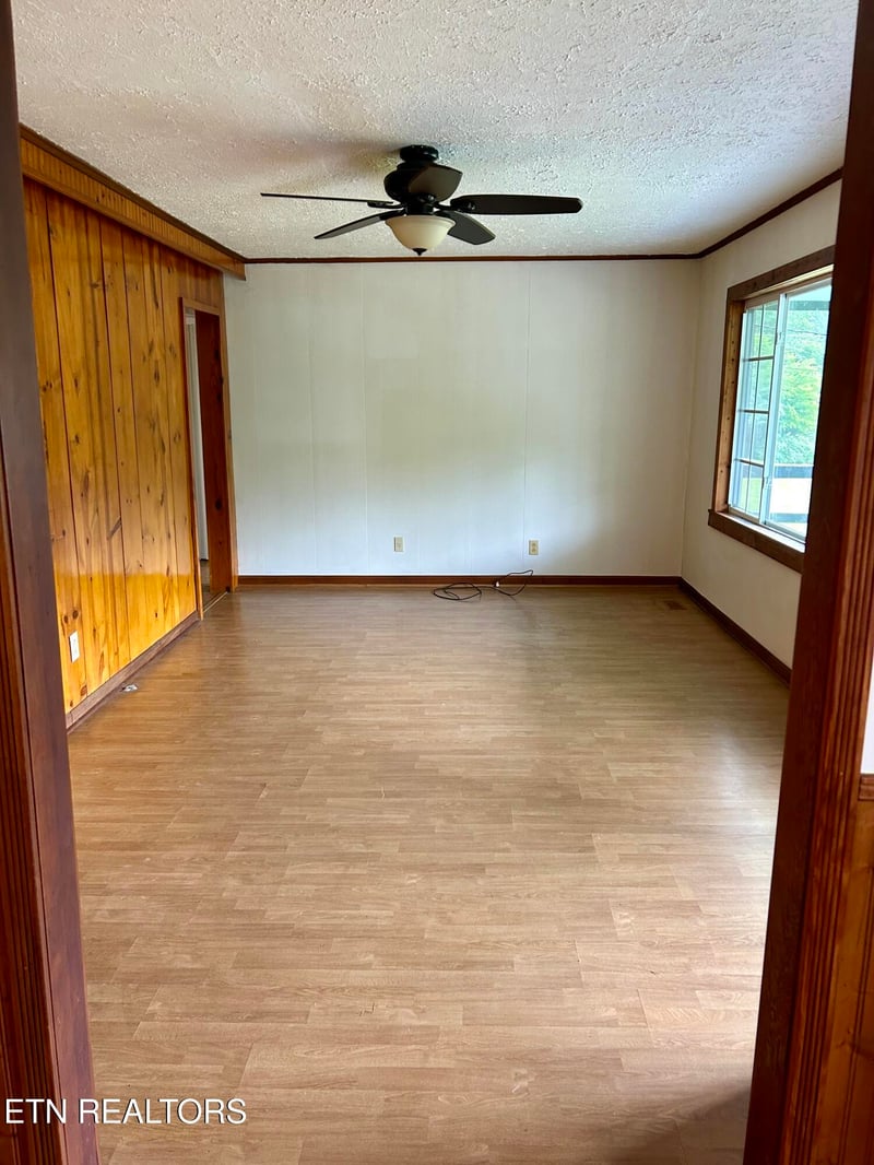5872 New River Hwy, Briceville, TN 37710