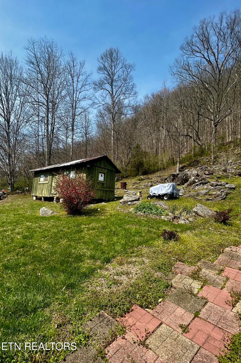 5872 New River Hwy, Briceville, TN 37710