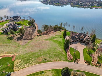 588 Windlass Dr, Lenoir City, TN 37772