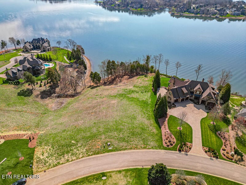 588 Windlass Dr, Lenoir City, TN 37772