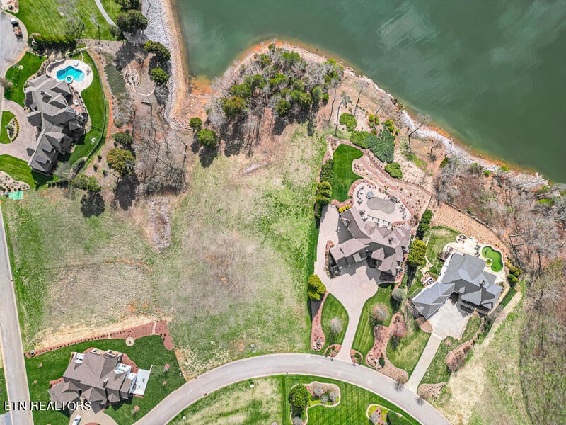 588 Windlass Dr, Lenoir City, TN 37772