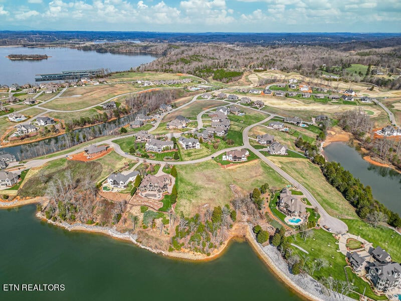 588 Windlass Dr, Lenoir City, TN 37772